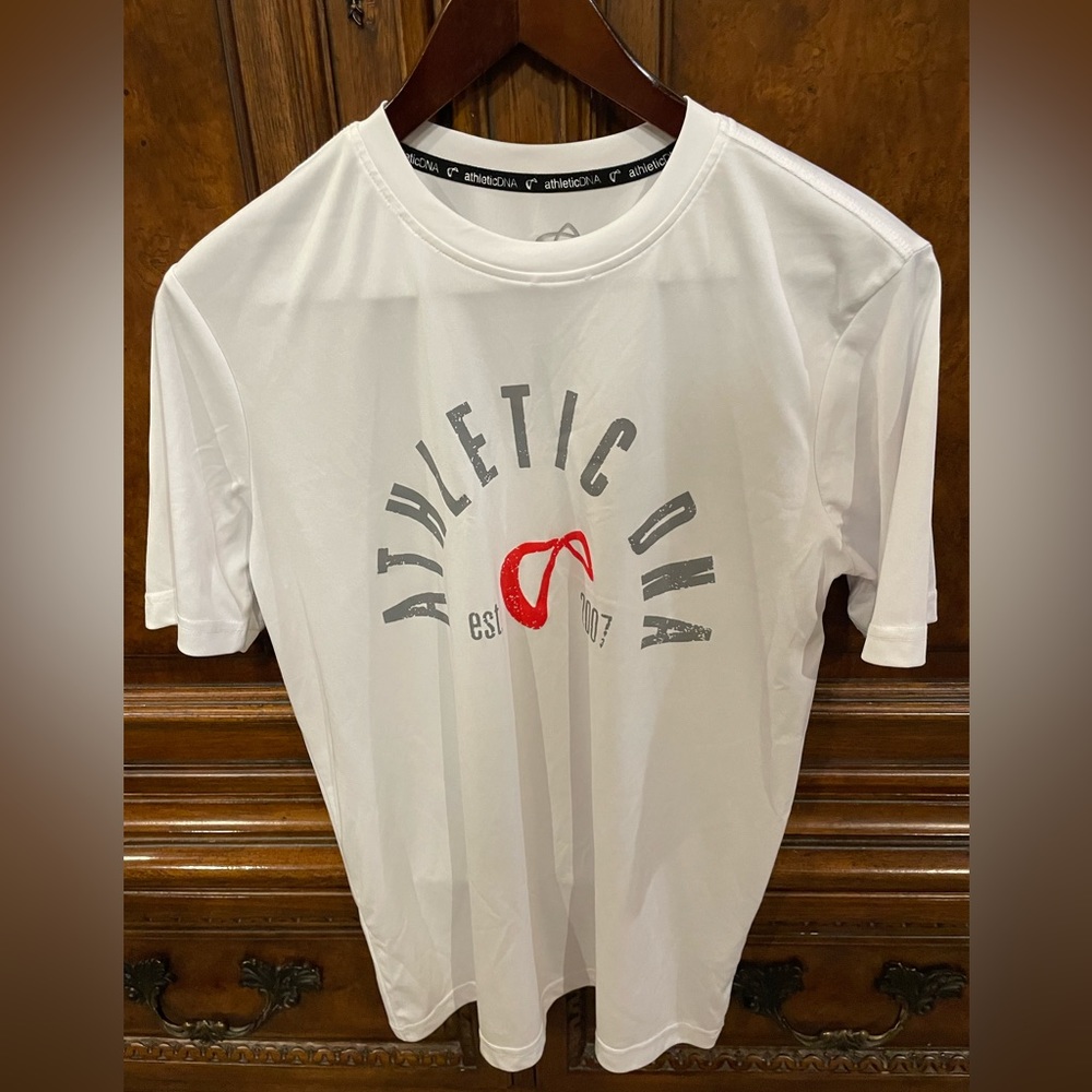 Men’s size small Athletic DNA.  White very good condition